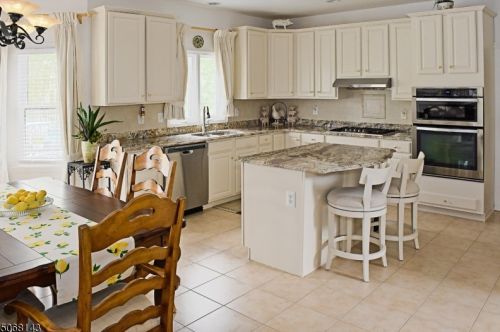 2 Jewel Dr, Roxbury Township, NJ 07836-4105