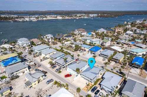 253 Ostego Dr, Fort Myers Beach, FL 33931-2830