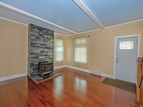 427 New Castle St, Zelienople PA  16063-1253 exterior