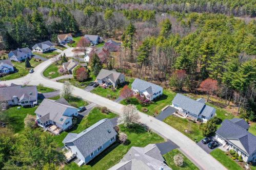 24 Briallia Cir, Newmarket NH  03857-2194 exterior