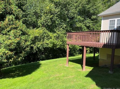 171 Thistle Pond Dr, Bloomfield CT  06002-1661 exterior