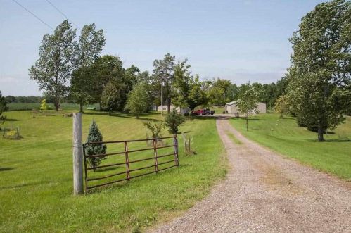 3408 Berg Rd, Dodgeville, WI 53533-8502