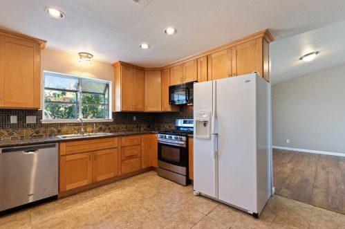 1026 Acaciawood Ct, Los Banos CA  93635-2937 exterior