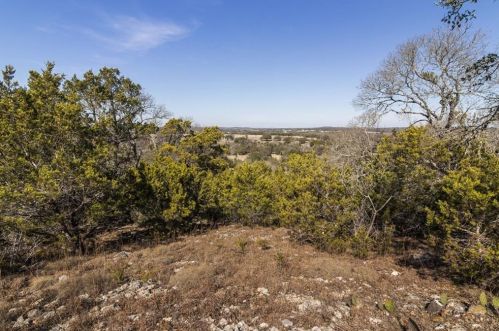 207 Country Ln, Mount Sharp, TX 78620-4926