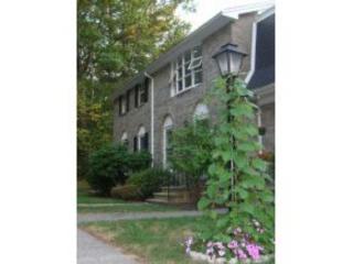 170 Fieldstone Dr, Londonderry NH  03053-2715 exterior