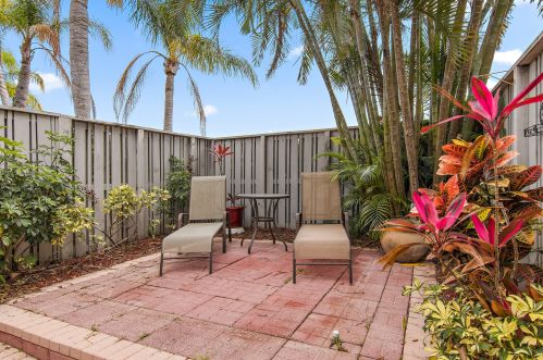 22 Governors Ct, West Palm Beach FL  33418-7159 exterior