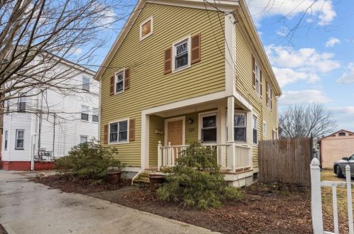 121 De Pasquale Ave, Providence, RI 02903-1474