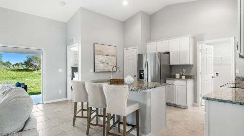 1 13th Pl, Cape Coral, FL 33909-2669