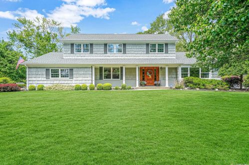 11 Gaul Rd, Strongs Neck, NY 11733-3109