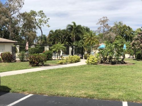 1089 Pine Isle Ln, Naples FL  34112-6183 exterior