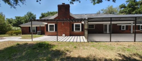 5520 Fairway Dr, Dade City, FL 33523-8921