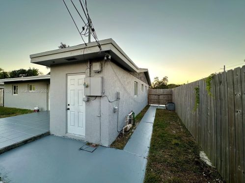 2231 57th Way, Hollywood FL  33021-3828 exterior