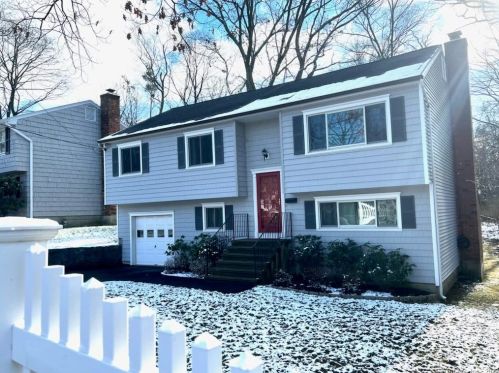 90 Crestview Ave, Stamford, CT 06907-1909