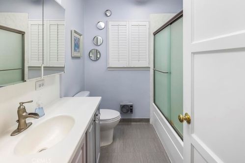 5436 Rosebay St, Long Beach CA  90808-3527 exterior