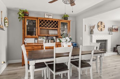 21051 Kingscrest Dr, Santa Clarita CA  91350-1990 exterior