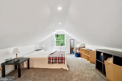 135 Marmic Dr, Southampton PA 18966-1725 exterior