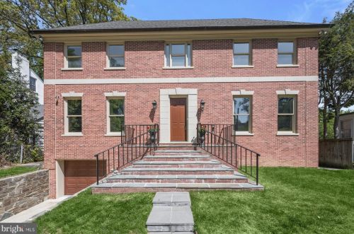 4823 Sedgwick St, Washington, DC 20016-2323