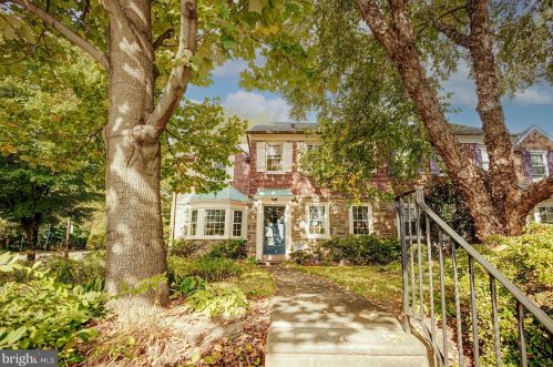 301 Allens Ln, Philadelphia, PA 19119-1102