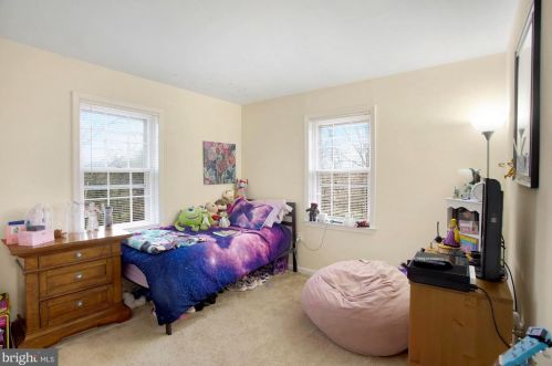 5666 Sutherland Ct, Springfield VA  22015-1850 exterior
