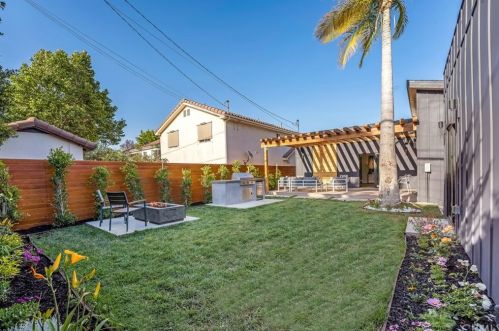 4709 Norwich Ave, Van Nuys CA  91403-2017 exterior