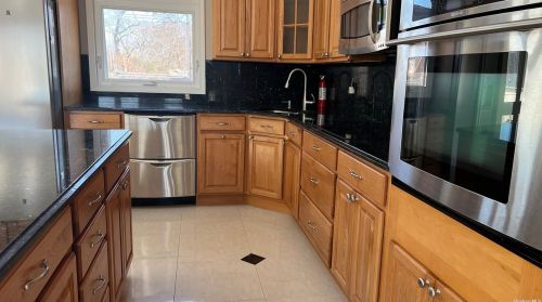 9 Snapper Ct, North Lindenhurst NY  11757-5733 exterior