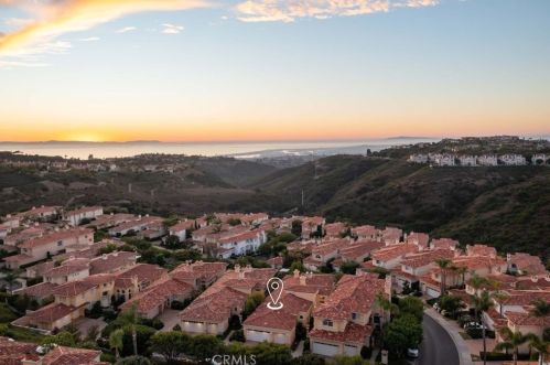 3 Beach Pine Dr, Newport Beach, CA 92657-1528