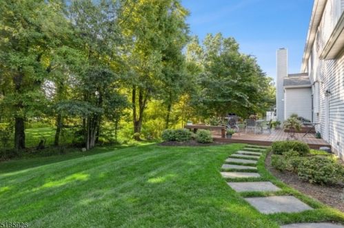 5 Shirewood Dr, Scotch Plains NJ 07076-2513 exterior