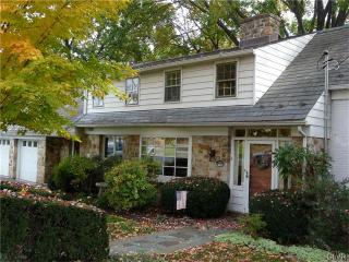 255 Bella Vista Dr, Bethlehem, PA 18017-2450