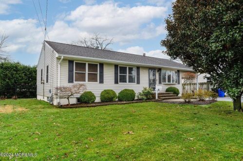 114 Fairway Dr, Bricktown, NJ 08724-3814