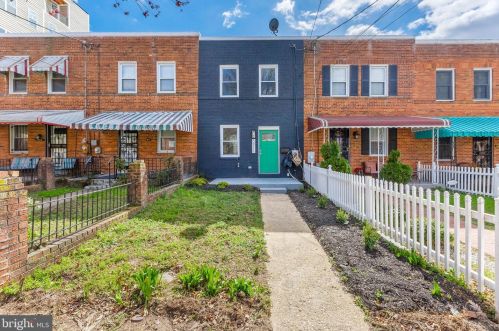 5811 Dix St, Washington, DC 20019-6966