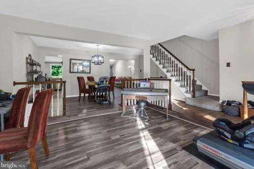 9828 Burke Pond Ln, Springfield VA  22015-2959 exterior