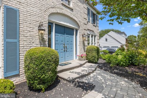 197 Anselm Dr, Southampton, PA 18954-2032