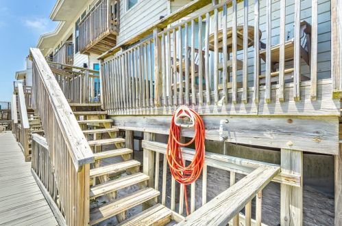 1804 Gulf Bch Dr, Saint George Island FL  32328-2827 exterior