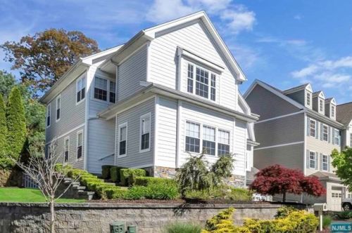 9 Boulder Run, Oakland, NJ 07436-2351