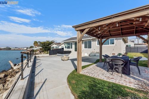 13095 Neptune Dr, San Leandro CA  94577-3130 exterior