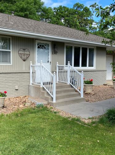 1307 Winnetka Ave, Minneapolis, MN 55427-3914