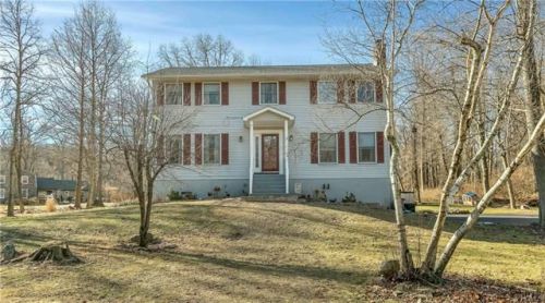 17 Erin Ct, Cornwall, NY 12518-1149