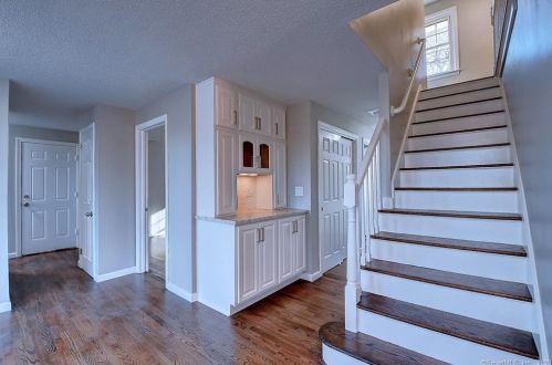 50 Bette Dr, Manchester CT  06040-6814 exterior