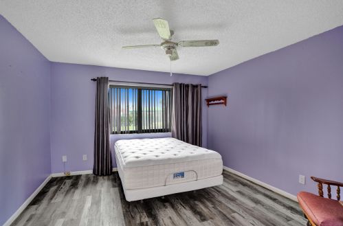 7 Farnworth Dr, Boynton Beach FL  33426-8121 exterior