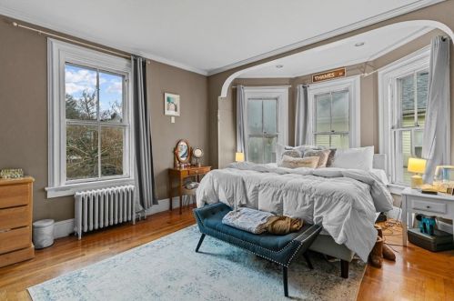 30 Gould St, Middletown RI 02840-2144 exterior