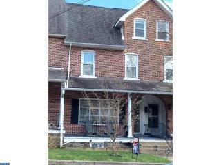 107 9th St, Perkasie, PA 18944-1103
