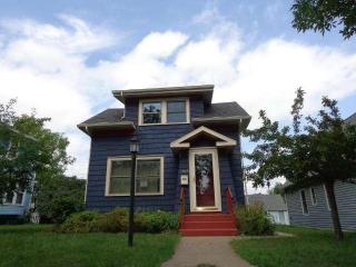 1919 Adams St, La Crosse, WI 54601-5844