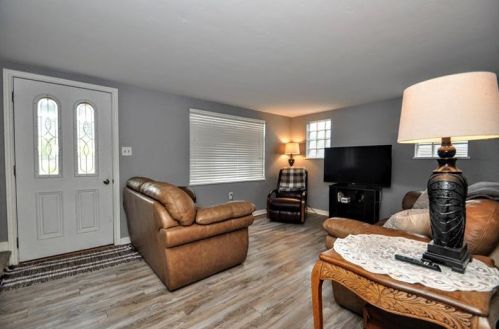 411 Horning Rd, Pittsburgh, PA 15236-3315