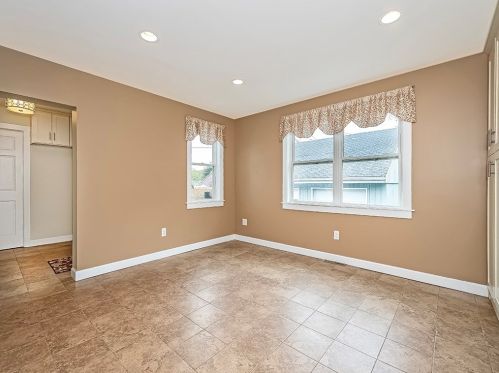 427 New Castle St, Zelienople PA  16063-1253 exterior