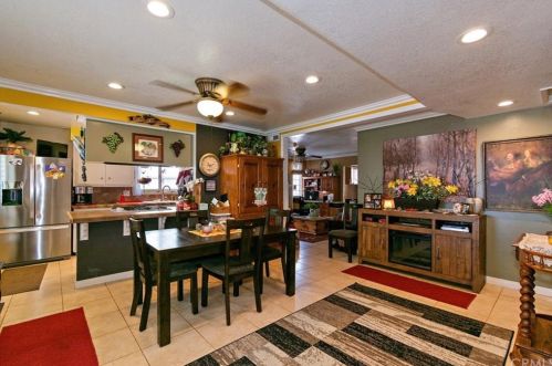959 7th St, Upland, CA 91786-6826