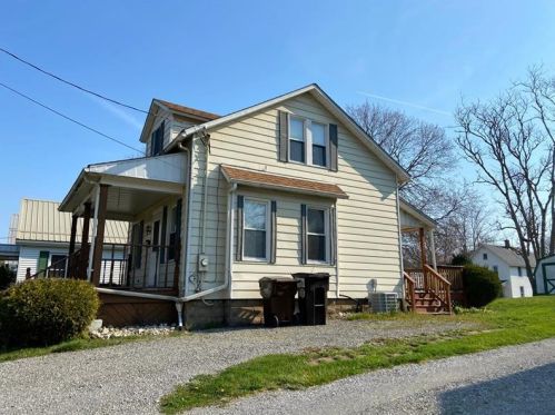 104 Washington Blvd, Grove City, PA 16127-1932