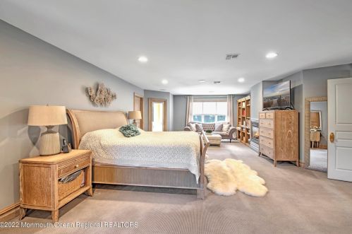 24 Dora Ln, Holmdel Village NJ  07733-1671 exterior