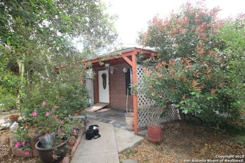 421 County Road 574, Castroville, TX 78009-2118