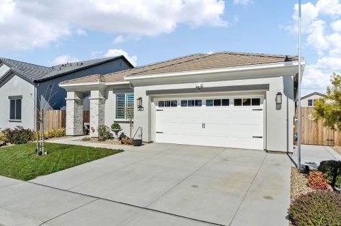 1219 Sephos St, Manteca CA  95337 exterior