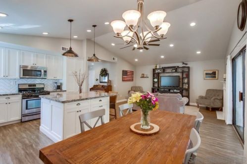 12028 Rue Des Amis, San Diego, CA 92131-2354